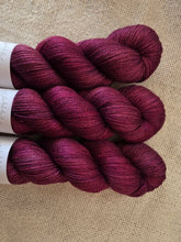 Cargar imagen en el visor de la galería, Tempranillo - Silky BFL Lace
