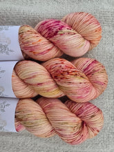 Cargar imagen en el visor de la galería, Peach Orchard - Silky ME
