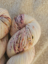 Cargar imagen en el visor de la galería, Fig Dust - Silky ME Sock
