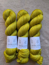Laden Sie das Bild in den Galerie-Viewer, Lucky Dip - Silky BFL Lace
