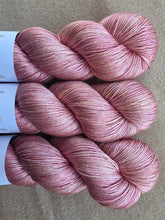 Cargar imagen en el visor de la galería, Sakura Dusk - Mulberry
