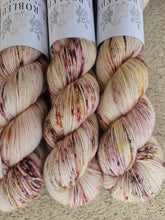 Load image into Gallery viewer, Fig Dust - Silky BFL
