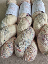 Load image into Gallery viewer, Porcelain Bloom - Sock Twist
