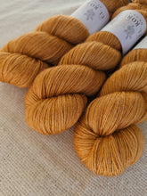 Cargar imagen en el visor de la galería, Lucky Dip - Silky BFL
