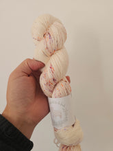 Cargar imagen en el visor de la galería, Higo &amp; Miel - Silky BFL Lace
