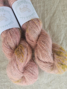 Rheia - Fluffy Yak