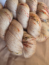 Load image into Gallery viewer, Entre Patios - Silky BFL Lace
