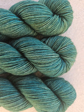 Load image into Gallery viewer, Foglie D&#39;autunno - BFL Sock DK

