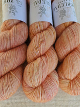 Load image into Gallery viewer, Luz de Alicante - Silky BFL
