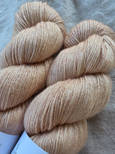 Cargar imagen en el visor de la galería, Halm - Silky BFL
