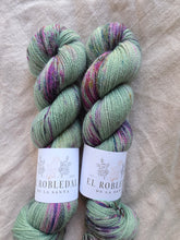 Laden Sie das Bild in den Galerie-Viewer, OOAK - British Wool
