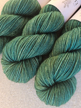 Load image into Gallery viewer, Foglie D&#39;autunno - BFL Sock DK
