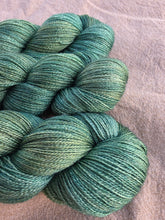 Cargar imagen en el visor de la galería, Matcha Mood - Silky BFL Lace
