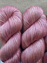 Cargar imagen en el visor de la galería, Sakura Dusk - Mulberry
