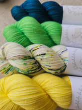 Cargar imagen en el visor de la galería, Mystery Musikal WestKnits KIT 09
