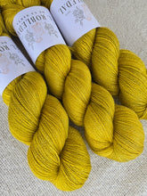 Cargar imagen en el visor de la galería, Lucky Dip - Silky BFL Lace
