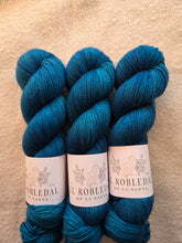 Load image into Gallery viewer, Northern Velvet - Huanaco Single
