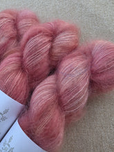 Cargar imagen en el visor de la galería, Sakura - Silky Mohair

