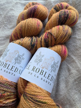 Laden Sie das Bild in den Galerie-Viewer, OOAK - British Wool
