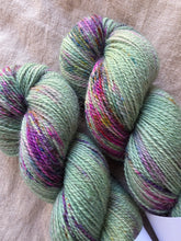 Laden Sie das Bild in den Galerie-Viewer, OOAK - British Wool
