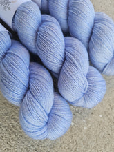 Cargar imagen en el visor de la galería, So Icy! - Silky BFL Lace
