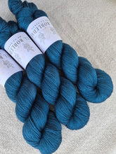 Cargar imagen en el visor de la galería, Dark Fjord - Silky BFL Lace
