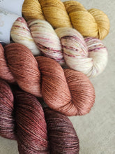 Cargar imagen en el visor de la galería, Mystery Musikal WestKnits KIT 02
