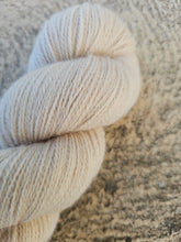 Cargar imagen en el visor de la galería, Barefoot - British Wool
