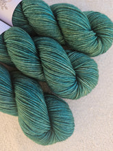 Load image into Gallery viewer, Foglie D&#39;autunno - BFL Sock DK
