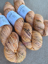 Cargar imagen en el visor de la galería, Apricot Grove - Sock Twist
