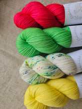 Cargar imagen en el visor de la galería, Mystery Musikal Westknits KIT 11
