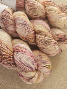 Fig Dust - Silky BFL Lace