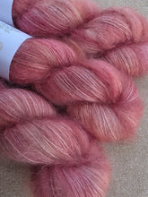 Cargar imagen en el visor de la galería, Sakura - Silky Mohair
