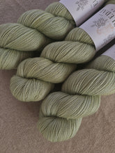 Cargar imagen en el visor de la galería, Matcha Latte - Silky BFL Lace
