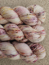 Load image into Gallery viewer, Fig Dust - Silky BFL
