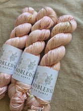 Laden Sie das Bild in den Galerie-Viewer, Laguna Rosa - Mulberry
