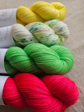 Cargar imagen en el visor de la galería, Mystery Musikal Westknits KIT 11
