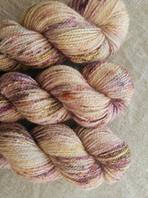 Load image into Gallery viewer, Fig Dust - Mohair Blend 3
