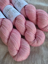 Cargar imagen en el visor de la galería, Blush - Silky BFL
