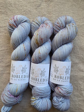 Laden Sie das Bild in den Galerie-Viewer, Ugly Cry - Sock Twist

