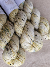 Load image into Gallery viewer, Ojitos - Tweed ME

