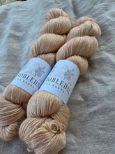 Cargar imagen en el visor de la galería, Halm - Silky BFL
