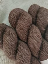 Load image into Gallery viewer, Dusty Cocoa - British Wool
