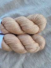 Cargar imagen en el visor de la galería, Halm - Silky BFL
