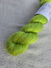 Cargar imagen en el visor de la galería, Chartreuse - Mulberry
