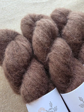 Cargar imagen en el visor de la galería, Pecan - Fluffy Yak
