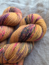 Laden Sie das Bild in den Galerie-Viewer, OOAK - British Wool
