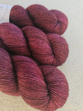 Cargar imagen en el visor de la galería, Tempranillo - Silky ME Sock

