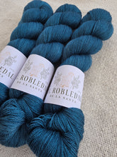 Cargar imagen en el visor de la galería, Dark Fjord - Silky BFL Lace
