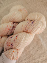 Cargar imagen en el visor de la galería, Higo &amp; Miel - Silky BFL Lace
